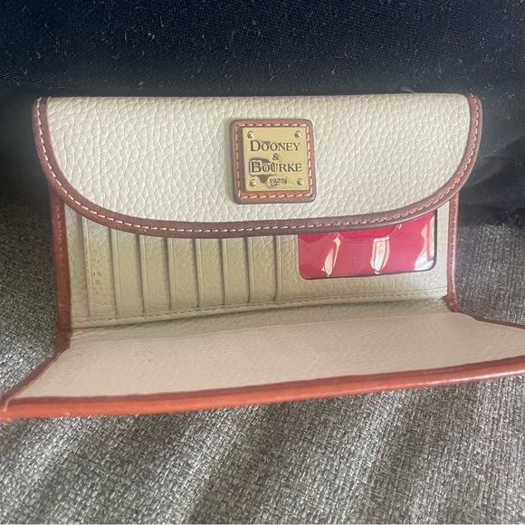 Pebble Grain Continental Clutch - Picture 3 of 4